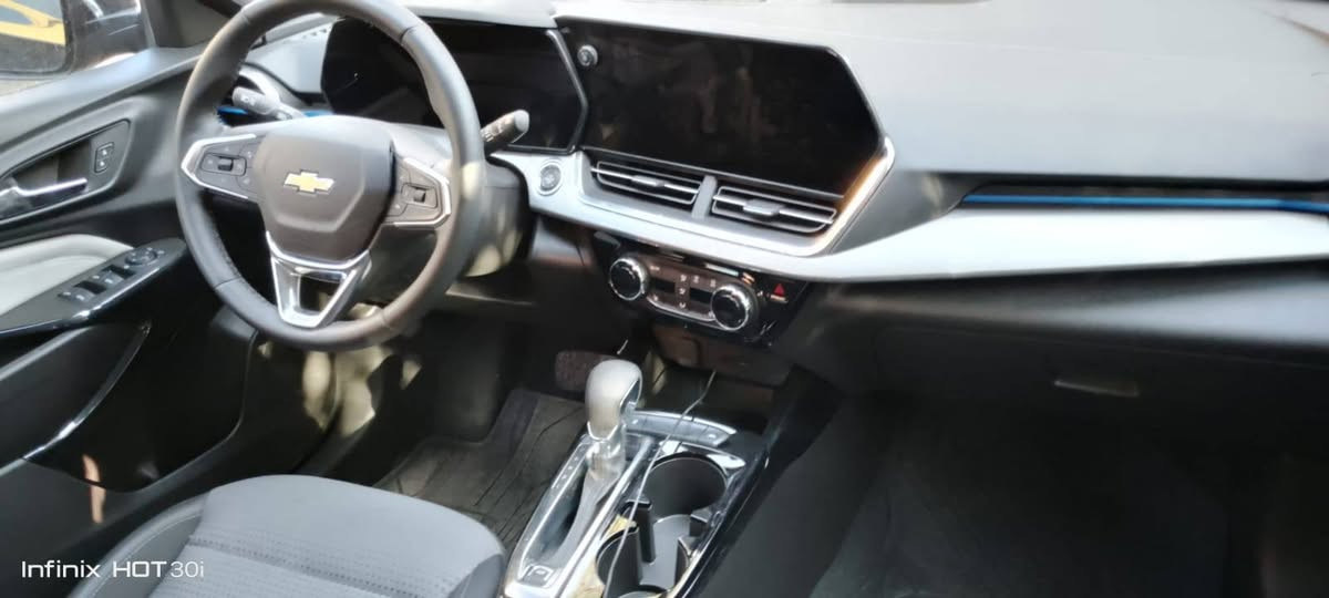 السلام عليكم 
شوفرليت تراكس 2025 LT ,
مكفوله بدون حادث بدون قطره صبغ فقط تقرير غرق مداخل أي مي للسياره ولا اي عطل شرط الفحص فقط تقرير ٫٫٫٫٫ 

مواصفات دجتل 
تشغيل عن بعد  
هيترات بلكشن  
حساسات امامي خلفي 
رادارات 
قياده ذاتيه 
باقي المواصفات معروفه 

السعر 165 ٫٫ بدون رقم  سعر الرقم مليون ونص
***********
