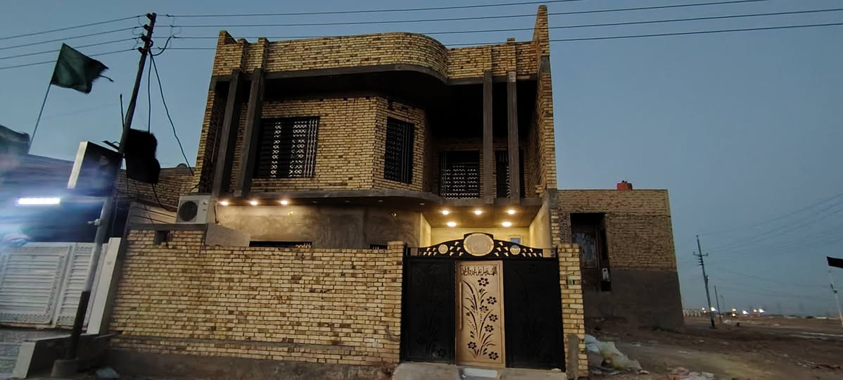 السلام عليكم ورحمة
بيت طابو صرف معروض للبيع الموقع في حي الجامعة بشارع خمسين الاربع سايدات مواصفات البيت متكون من طابقين الطابق الأول من كراج سيارة صحيات خارجيه وداخليه استقبال 7 x 5 مطبخ كبير حار بارد صاله كبيره غرفتين كبار 5x4 الطابق الثاني بيه غرفه وصحيات كاملات اما البقيه بعده ما كامل يرادله كهرباء ولبخ وارضيه البيت فول قبل شهرين من كمل بناء حديث اي استفسار عن البيت تعال خاص


**إذا كنت صاحب هذا الإعلان وتريد حذفه لأي سبب، رجاءا أرسل رسالة إلى الدعم الفني**