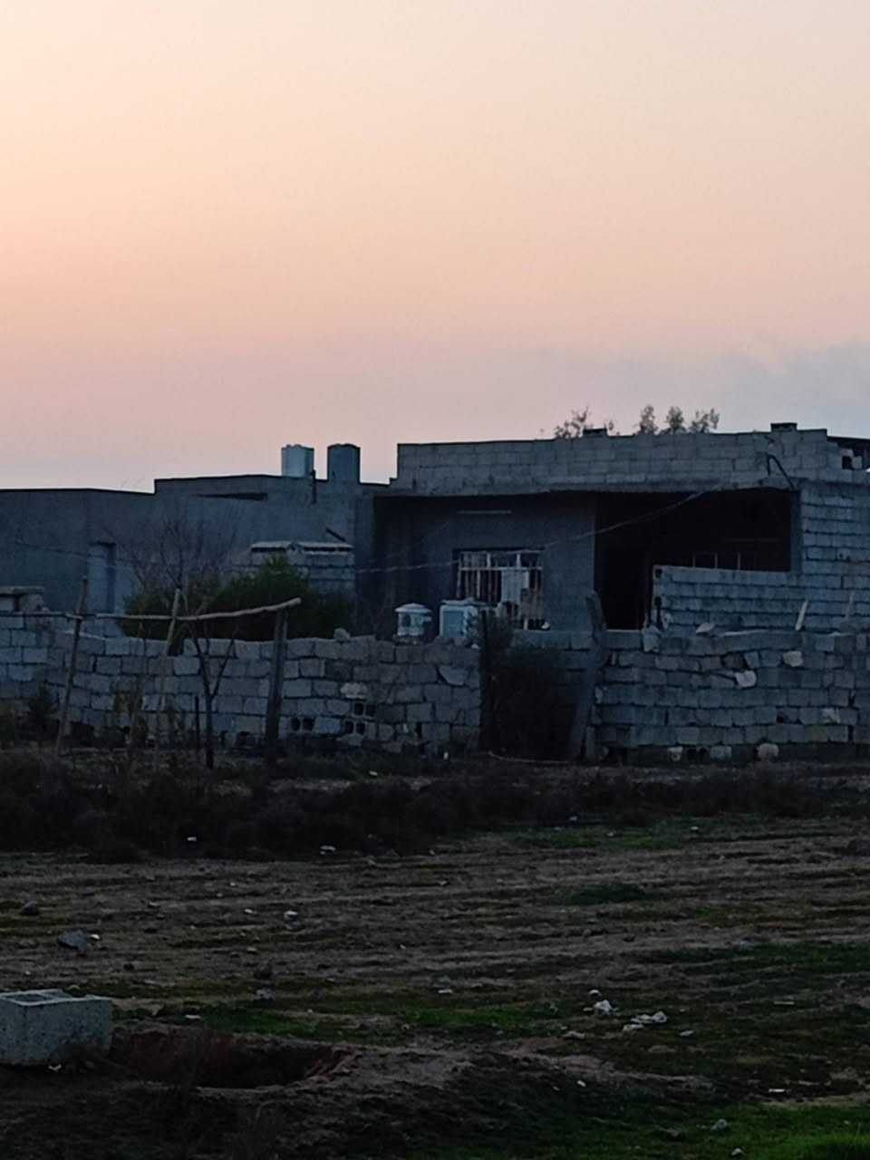 السلام عليكم اعلان مزرعه للبيع مع بيت زائد طاقه شمسيه المساحة نص دونم كهرباء ماء كله واصل للاستفسار التصال على الرقم ***********
