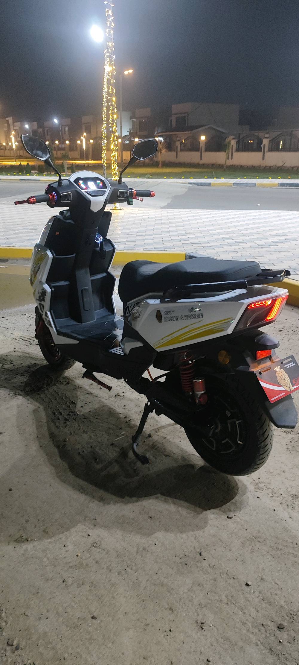 دراجه شحن للبيع❗
دراجه سكنز GT
(المواصفات)
1-بطاريات ليثيوم.⚡
2-لايت عالي+ناصي.💡
3-ملف (2000W. )
4-سرعه تقريباً70.
5-شحن تكفي لمسافات طويلة.
6-نظامp.
7-نظامR.
8-سماعه تحكم يد.
9-نظام حمايه من السرقه.
10-نظام تثبيت سرعه.
11-بريكات هيدروليك.
ــــــــــــــــــــــــــــــــــــــــــــــــ
الدراجه نضيفه وكهربائيات شغاله كلهة نقص مابيهة
للاستفسار.*********** فقط عل خط .
)عنواني. بغداد ابو غريب.)❗