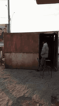 للبيع3في 3متر العنوان القرنه هور السعد مقابل علوت المخضر عوزه ترميم رقم الهاتف ***********
