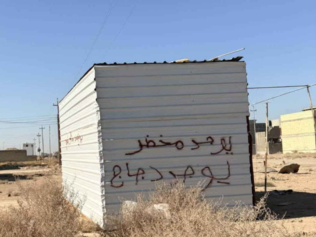 السلام عليكم.
كرفان  للبيع الطول 6 متر والعرض 3 متر  والارتفاع 3متر 
بوري شخاطه وجينكو الوجه بي ار سي وباب مرتب .
*********** 
المكان الفلوجه .حي الشهداء.
