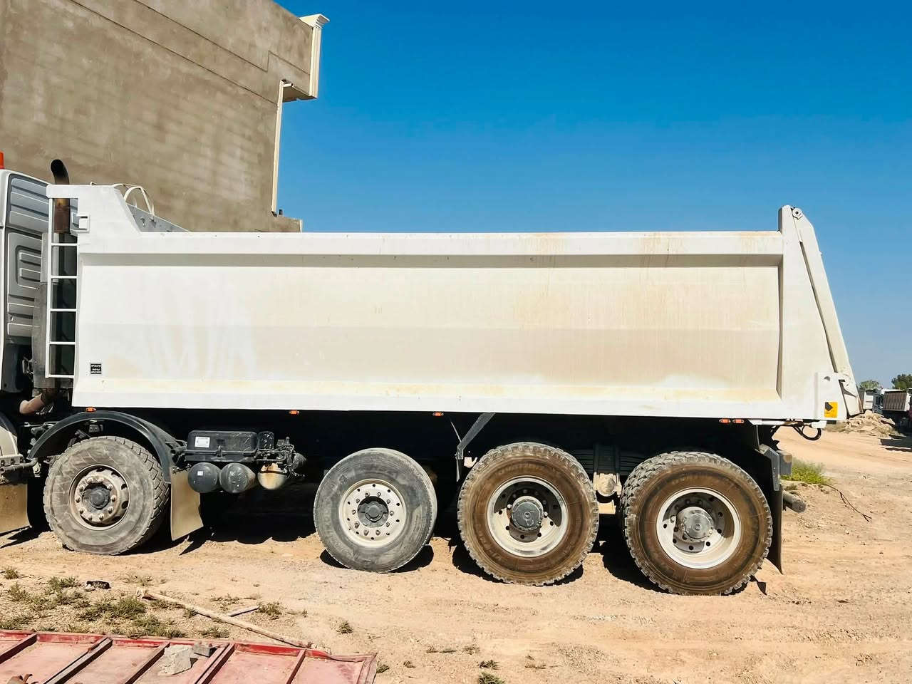 البيع بدي الماني هيڤة ذرعة 21 
طولة 660 العنوان بغداد التاجي بدي نضيف حيل 
***********
***********
