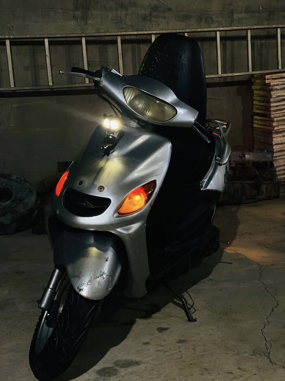 ماطور اكزز للبيع نضافه كدام العين الشاصي شرط ما مكسور ولا ملحوم وايرمنيه كلها شغاله بس السلف ما يشتغل و الكيج السرعه المكان موصل الجانب الأيمن سايدين ربيعه يم الصناعه السعر 330 وبي مجال للشراي رقم الهاتف / *********** 
***********
