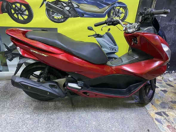 سلام عليكم 
Pcx جيل الثاني 
ياباني مكينه 125 (jf) ✅
كفاله عامه عدا قطعه الاماميه صبغ
مكينه بالكارتون ✅
تدفئه باليدات 👍
حساس ازدحام 👍
حساس استان 👍
شلعه ومعدل مكينه خرسه 
دراجه مال رنبه 
ماشيه 18 الف 
جيب فيتر وتعال افحص 
السعر 13 ونص 
العنوان بغداد العبيدي شارع عشرين 
***********
