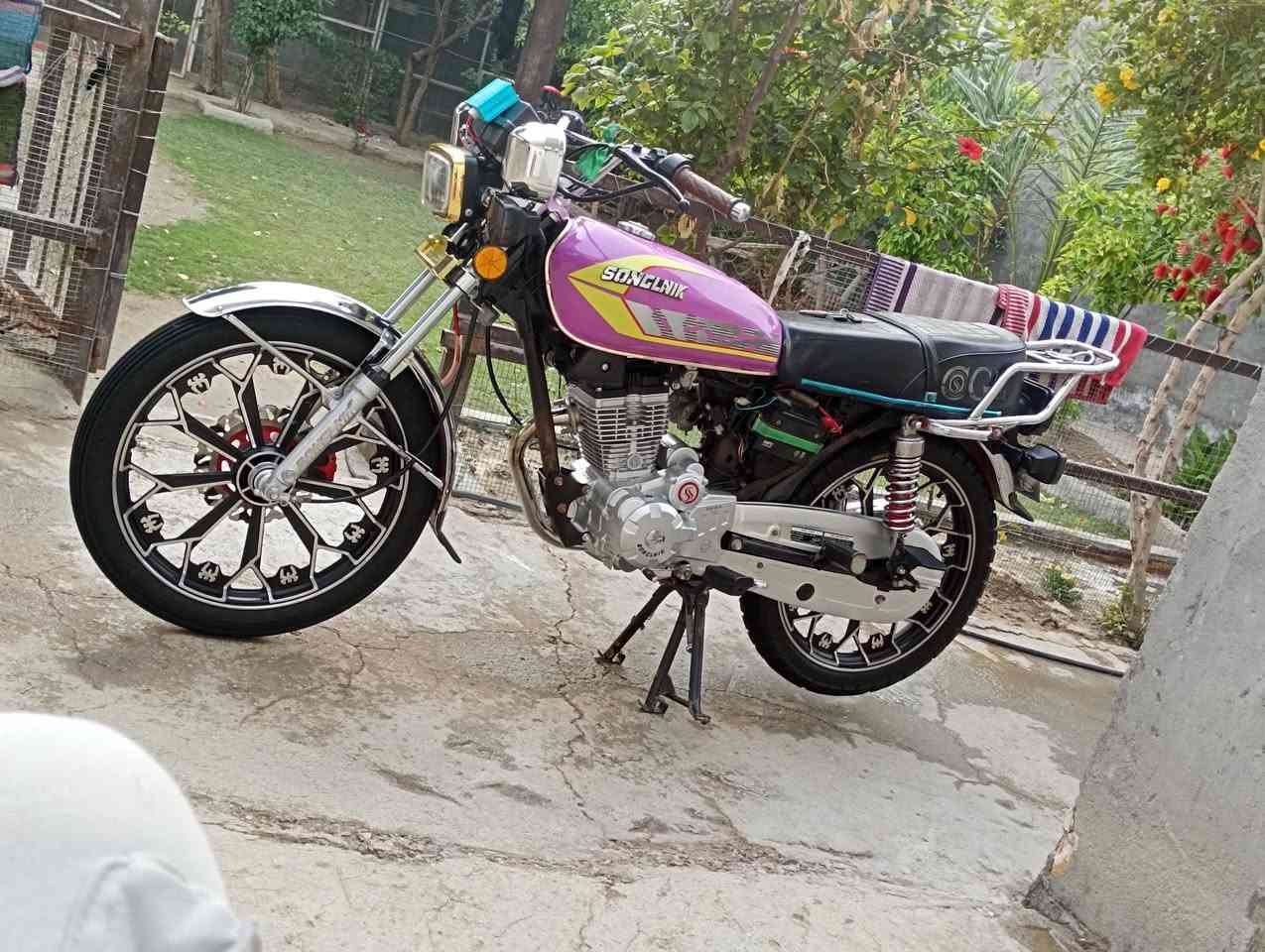 السلام عليكم دراجه سافان موديل 25 اوراق كامله دراجه نظيفه مثل ما وضحه بالصوره كلها شغه هندر سلف كامله العنوان بابل الهاشميه السعر 650 وبيها مجال قليل حق الجيه تفاصيل اكثر رقم الهاتف ***********
