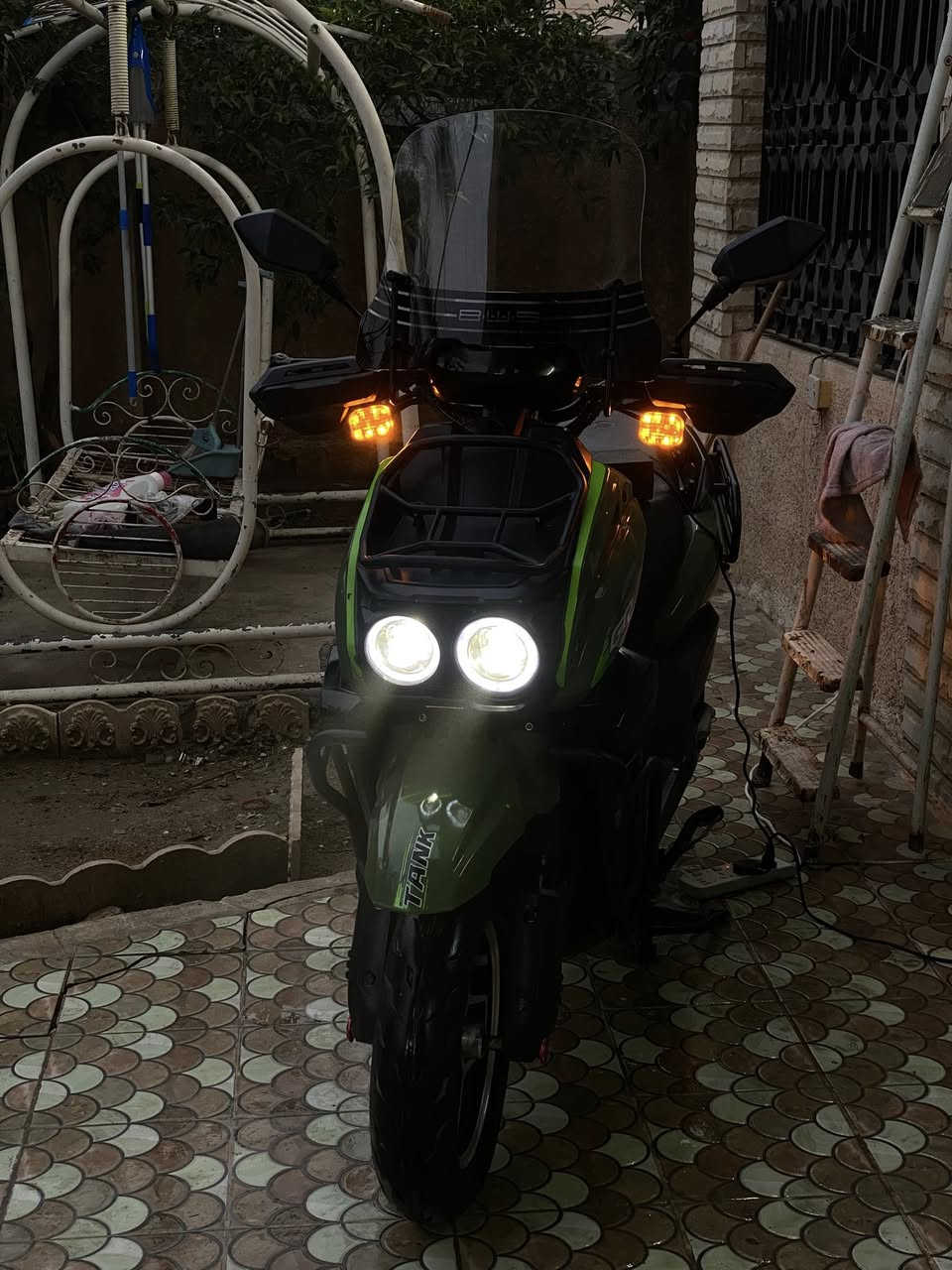 دراجة شحن نوع أباتشي الدراجة نظيفة بيهه بس البطاريات تعبانه يرادلهن تبديل رايدهه ب٦٥٠ وبيهه مجال بسيط 
***********
واتساب ***********
