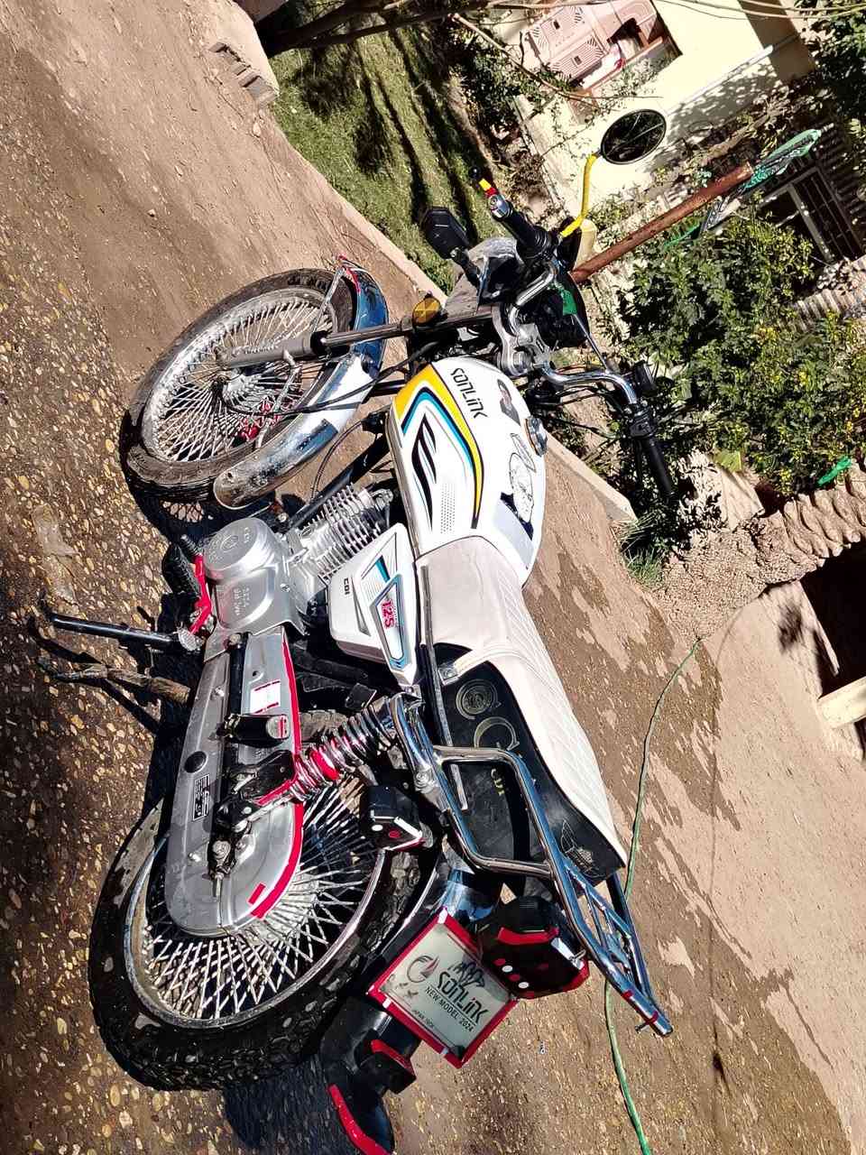 سلام عليكم دراجه لبيع
دراجه فول نضافه وشلعه حلوه 
السعر خاص 
رقم صاحبهه ***********
