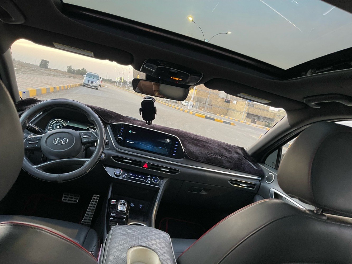 سلام عليكم شباب سوناته مديل 2022 امريكي حادث باب خلفي فقط مكينه 1600تيربو سياره كلش نضيفه مكان سياره محافضه ذي قار الناصريه 