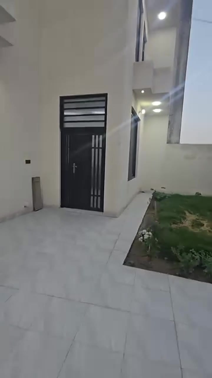 دار للبيع مساحتها ٢٧٥ متر
الكوت الجديده شارع بترومين قرب مدرسه السرور
طابقين ٦ غرف نوم
عرض الشارع ١٣متر

***********
