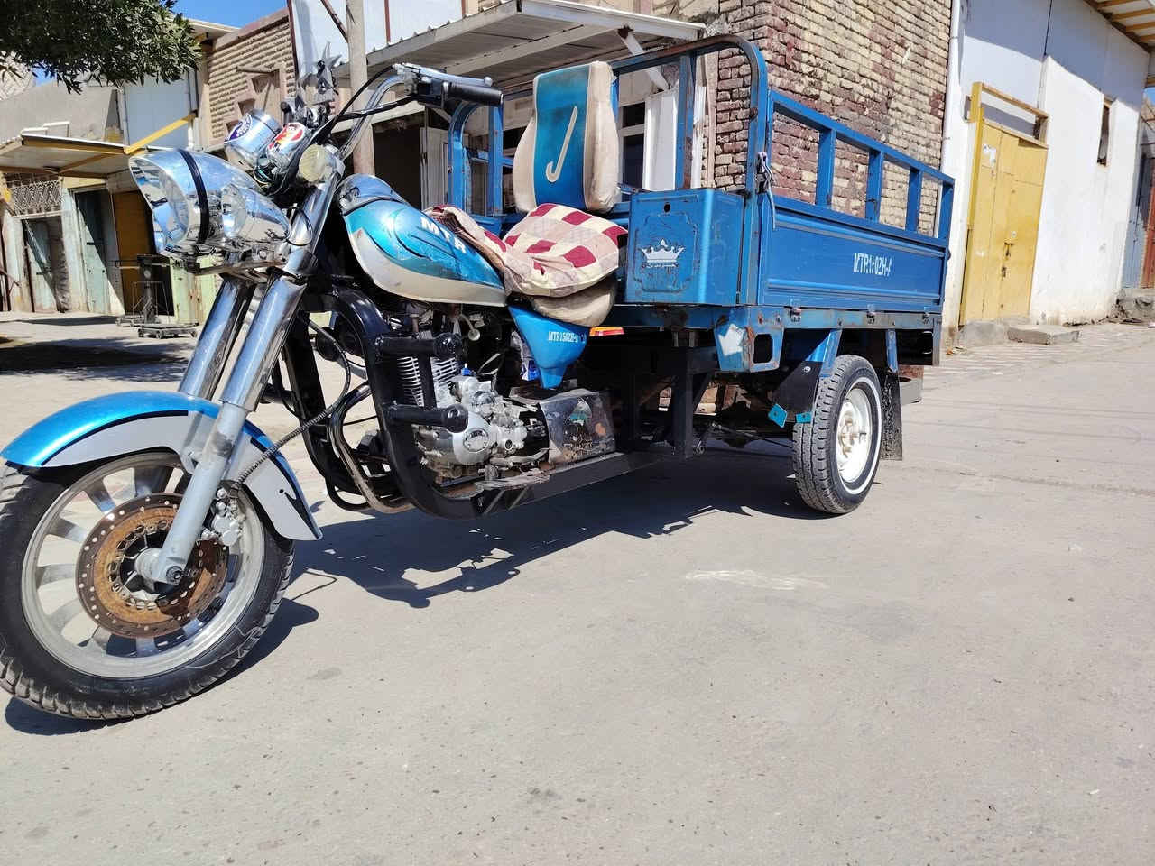 سلام عليكم امتي ار  موديل 17تعمير 25 اوراق اصولي شاصي كفاله عامه  دعاميه جبرين الاصلي تخم تاير اكسن 22  دراجه ربع دينار ما ذب عليها سعرها 1750وبيها مجال قليل شراي بيك خير ودلل عنوان ديوانيه قضاء الحمزه الشرقي
***********
