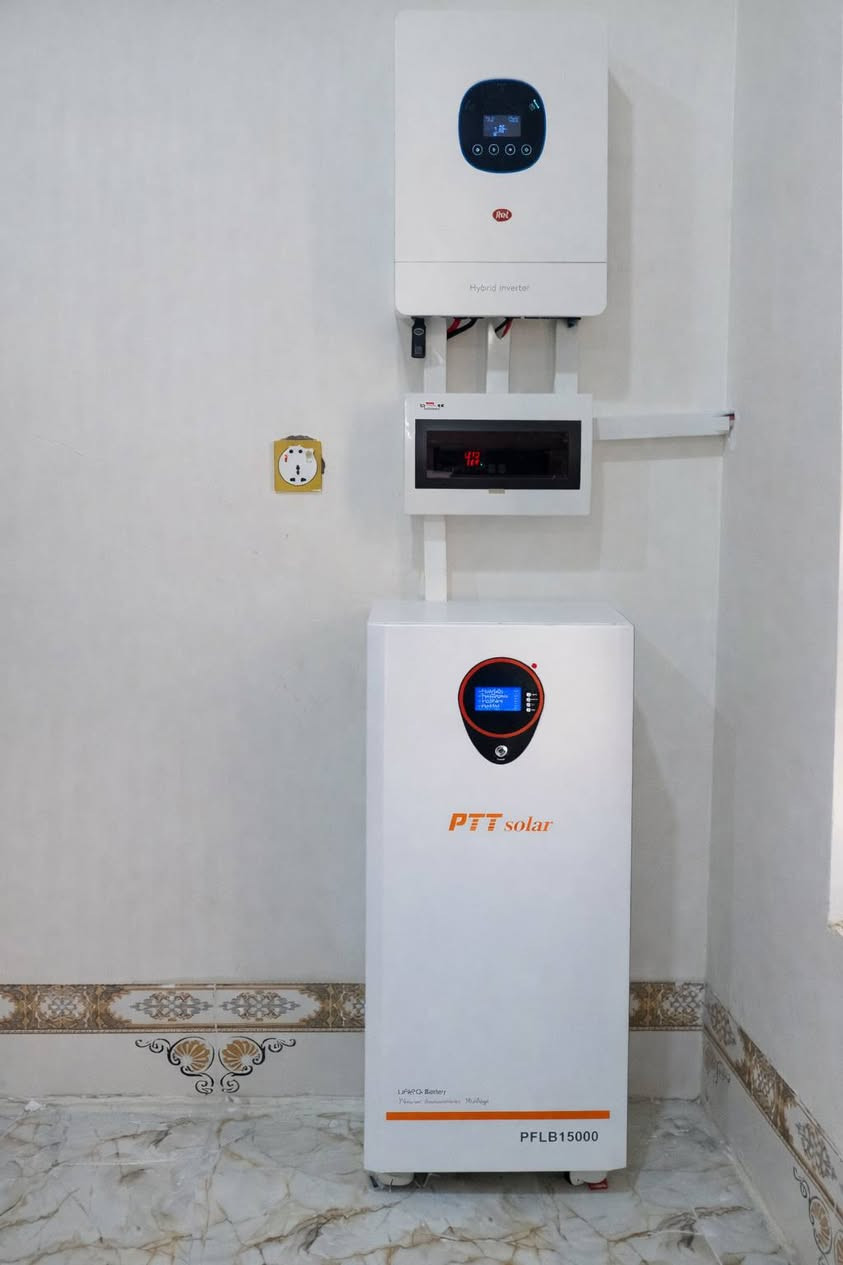 {تنصيب منظومة طاقة شمسيه2026}

‎من قبل كادر شركة رويال سولار 

‎تجهيز منظومة منزلي 15 أمبير نهارأ و 15 أمبير ليلأ 

الموقع صلاح الدين - قظاء بيجي 

✅الواح المستخدم لونجي حجم 605 واط
‎عدد: 7 ضمان 15 سنة استبدال

جهاز انفيرتر  itel 6k ✅
‎  عدد:1 ضمان 3 سنة 

بطارية مستخدمة نوع ليثيوم PTT حجم 15kw  ✅
عدد:1 ضمان 7 سنوات تبديل+صيانة

‎يتوفر لدى شركتنا رويال سولار نظام نقدي و اقساط لموظفين كي كارد لمده 18 أشهر 

‎العنوان كركوك شارع القدس - مقابل كوفي الجادرية - عمارة رويال نيت 

‎فرع الثاني كركوك شارع المطار قرب فلكة تكريت

فرع صلاح الدين - تكريت - القادسية شارع الكراج -قرب الحديثي للموبايل 

‎للحجز والاستفسار للتواصل او مراسلتنا على واتساب 

*********** كركوك
*********** صلاح الدين اسيا
*********** صلاح الدين زين
*********** الشركة 

 الرقم المختصر 6020📞
