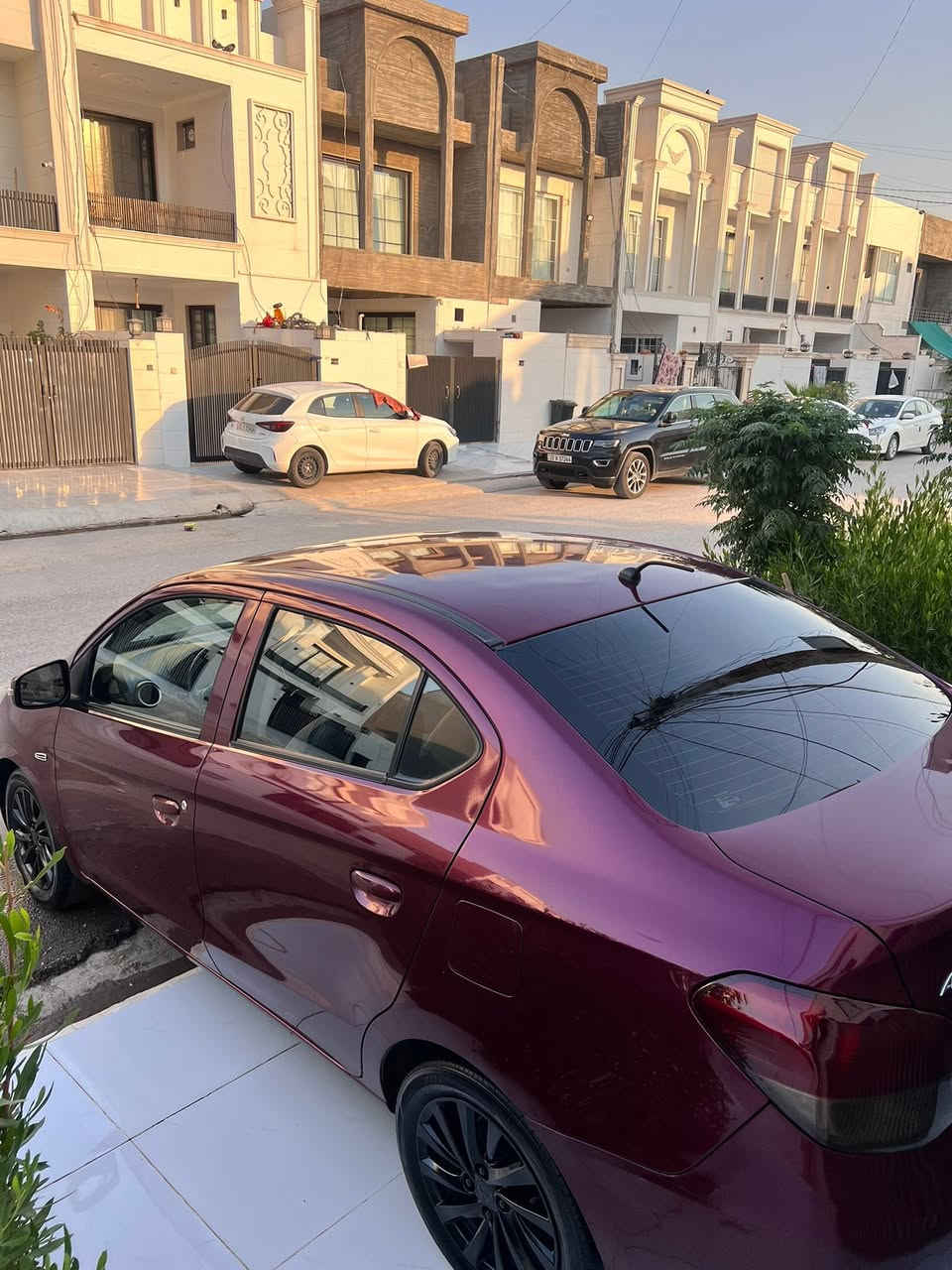 میراج ٢٠١٩ خالیجی هیچ لێدرانی نیە ٢-٣ جێی سادە کوتی گچکەی هەیە بە شەرتی گێرو مەکینە تەبرید چرکەی تێدا نیە ، سەیارەکە بە سفری لە شەریکەی هەولێر دەرهاتوە 
١٣٠ هەزار ڕۆشتوە  هەیکەل و ڕەنگی وەک خۆی ماوەتەوە لەوێنەکەن دیارە سەنەوی نوێیە هەزەی ئەو ساڵ بەسەر دەچێت 
داوای ٨٤ وەرەقەی لێدەکەم مەجەلێکی کەم 
شوێن هەولێر ، ***********
