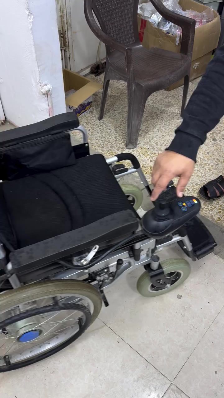 اللهم صل على محمد وال محمد
عربانة معوقين جديدة استخدام مرتين فقط 
بس تحتاج بطارية جديدة سعرها ٢٠٠ الف مكاني موصل


**إذا كنت صاحب هذا الإعلان وتريد حذفه لأي سبب، رجاءا أرسل رسالة إلى الدعم الفني**