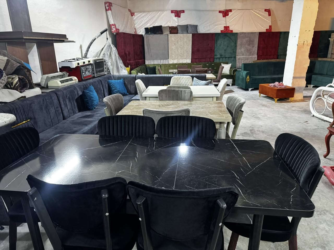 مجموعه اغراض منزليه للبيع 
للاستفسار اتصال *********** خط او واتساب او مراسله بريد الصفحه 
عنوانه السليمانيه بكرجو شارع عوال مقابيل حديقه كوستجم او مدرسه شنيار للبنات ((معرض حذيفه ))
