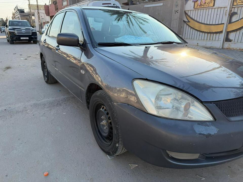 لانسر ٢٠١١
بيها ضربة بلجاملغ عكس السايق الخلفي 
السعر ٨٥ وبيها مجال 
للتفاصيل الاتصال ‭٠٧٧٢ ٣٢٣ ٣٢٢١
