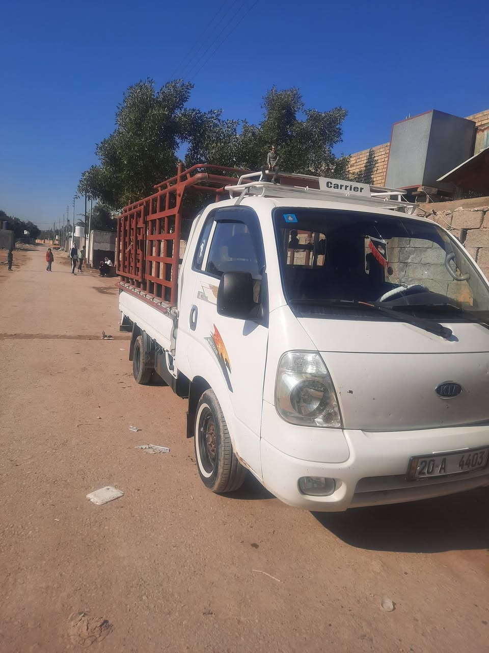 كيا عموشه موديل 2008 رقم ديالى دولي بأسمي سنويه وهزه
حداديه زينه كهربا شغاله محرك وكير نضيف سياره جاهزه
مابيها ضربه بس طخات بسيطه السعر 88 (بدون محجر) وبي مجال حك الجيه 
 مكاني بغداد جسر ديالى الجديد ***********
