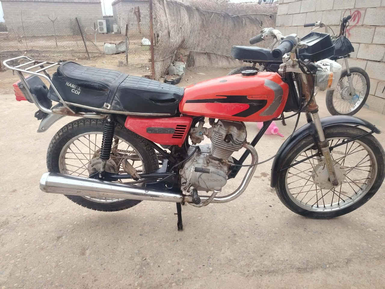 السلام علیکم دراجه للبيع أوراق كامله بعدهن بجيس اصولي موديل 17 وكيلها بل كحلاء دراجه مكفوله شاصي ومكينه تخم تاير جدید 480 وبيها مجال مكاني كحلاء رقمي *********** مستعجل على البيع
