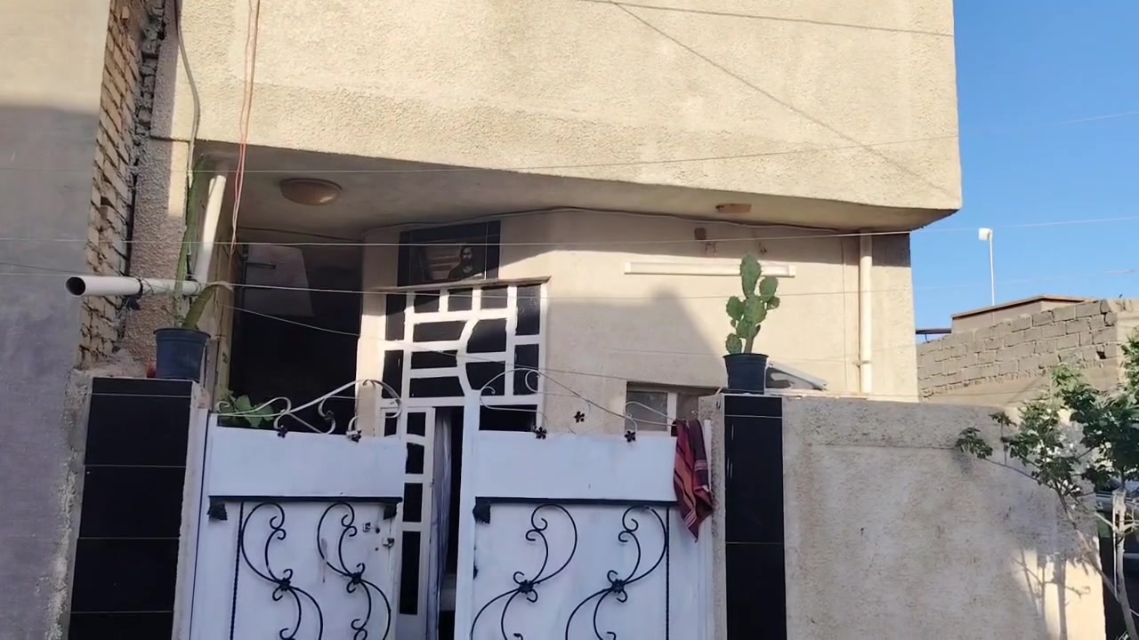 مشتمل للبيع مساحة ١٠٠ متر منطقة ٣٠٠٠ قرب شارع الف موقع كلش حلو بسعر ٥٥ بي مجال بسيط للتواصل ‏‪***********‬‏
