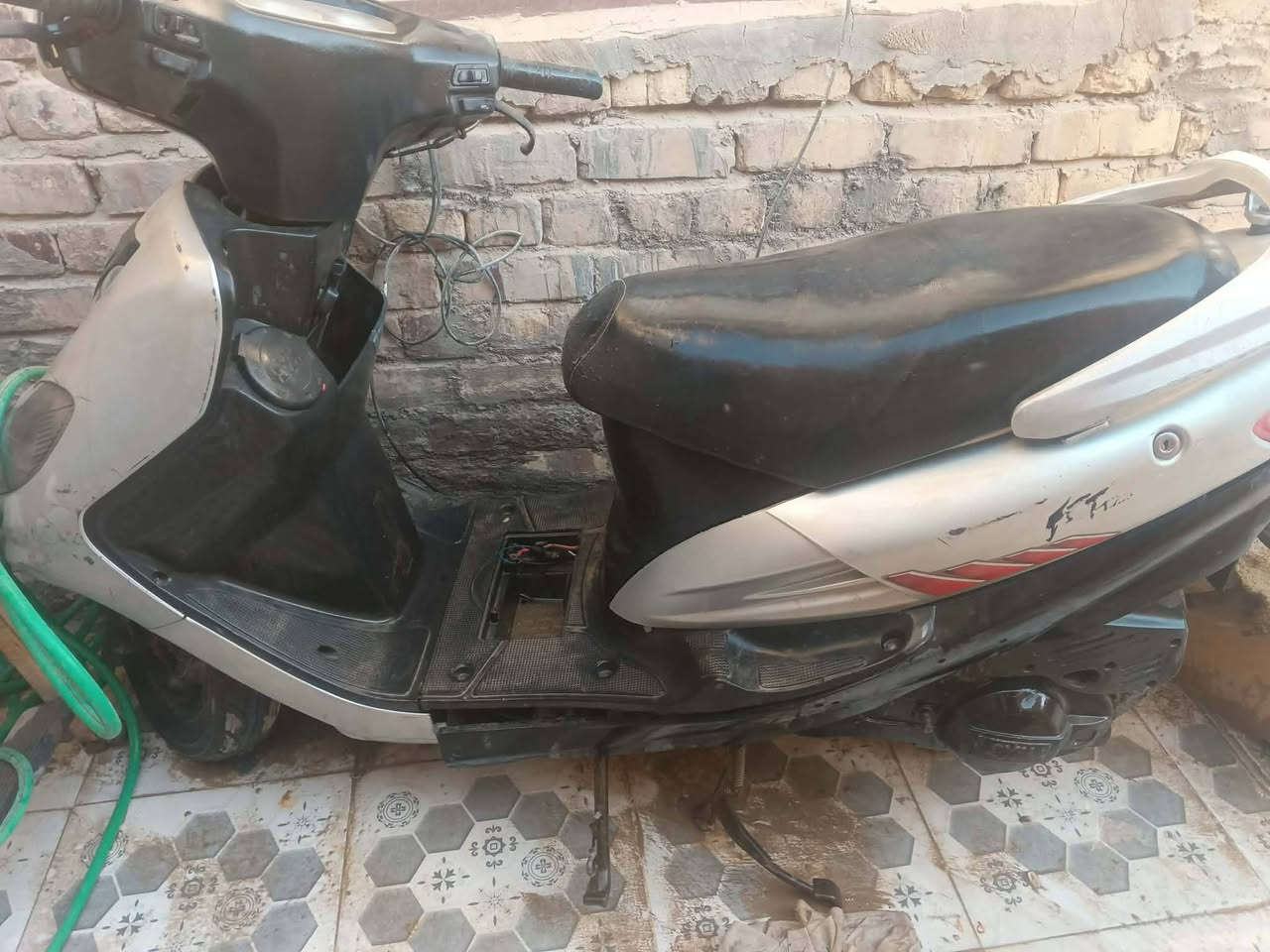 سلام عليكم دراجه سيام كوم حديد للبيع ليريد يصلحها ياخذ غراض منها تفيده طفت قبل شهرين وعندي شغل مامتفرغ وصلحها طفت عطلها كهربائيات وهسه ماعرف شبيها كوم حديد لتفيده يتصل ***********
