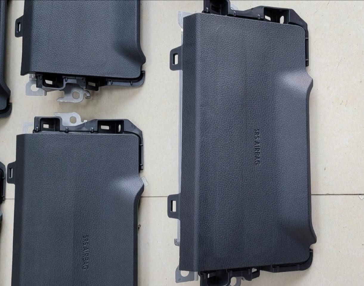 السلام عليكم ايرباك اعلى واسفل تويوتا سينا من موديل 2021 _ 2025 الاتصال ***********
