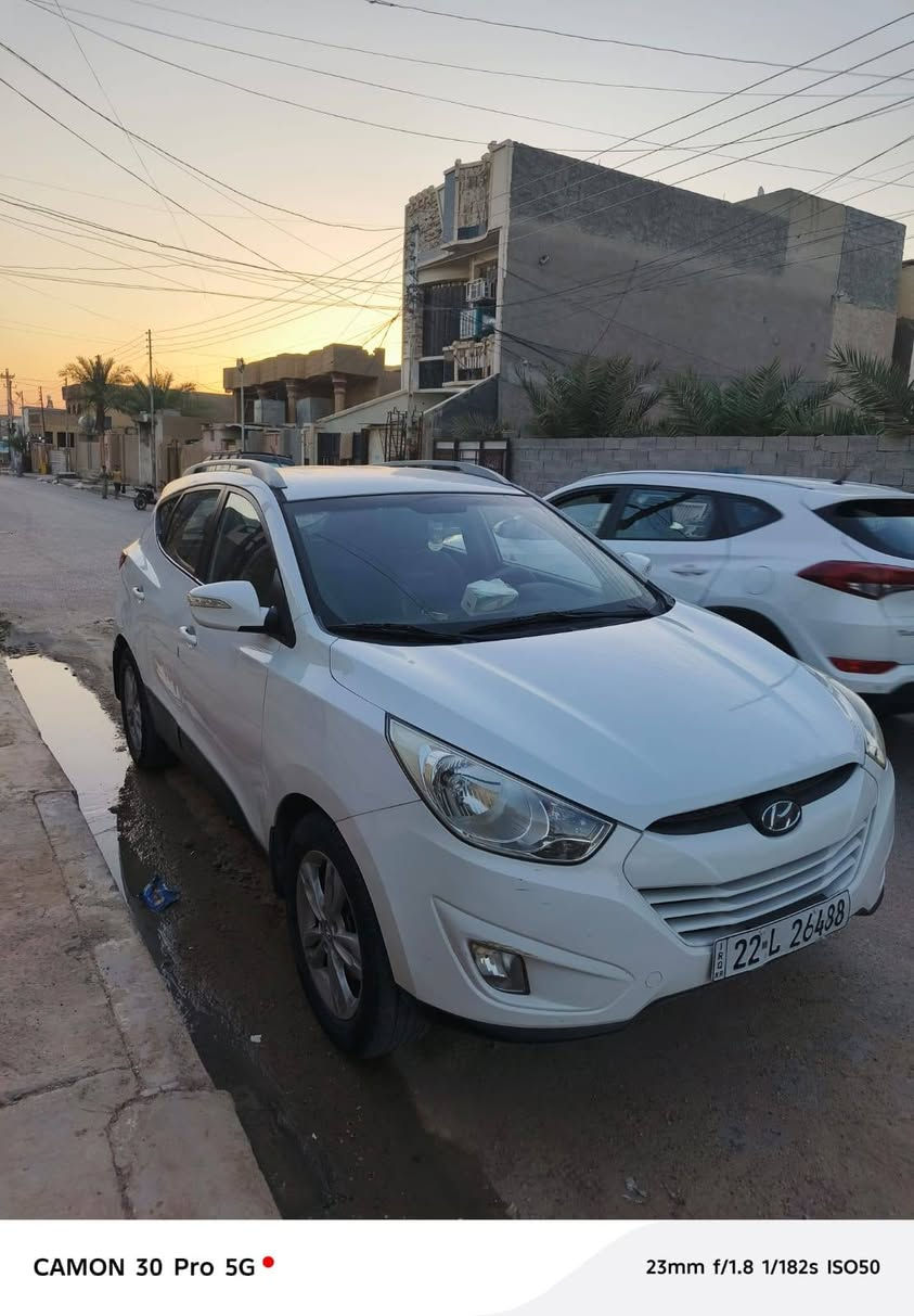 سلام عليكم
للبيع هونداي توسان موديل2013خليجي مكفوله من الضربه وصبغ فقط جاملغ الامامي  بدوان دواخل مكينه كير مكفوله
سياره بسمي 
السعر 130وبيها مجال 
العنوان فلوجه
***********
