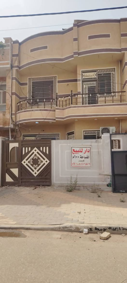 بيت البيع 100 متر كربلاء طابقين حي العباس عامود ١٢ عل شارع العام شارع السيده نرجس البيت بنا جديد الطابق الأول غرفه وصالة واستقبال وصحيات ٢ ومطبخ ومنور طابق الثاني ثلاثه غرف وصحيات وصاله الستفسار***********
