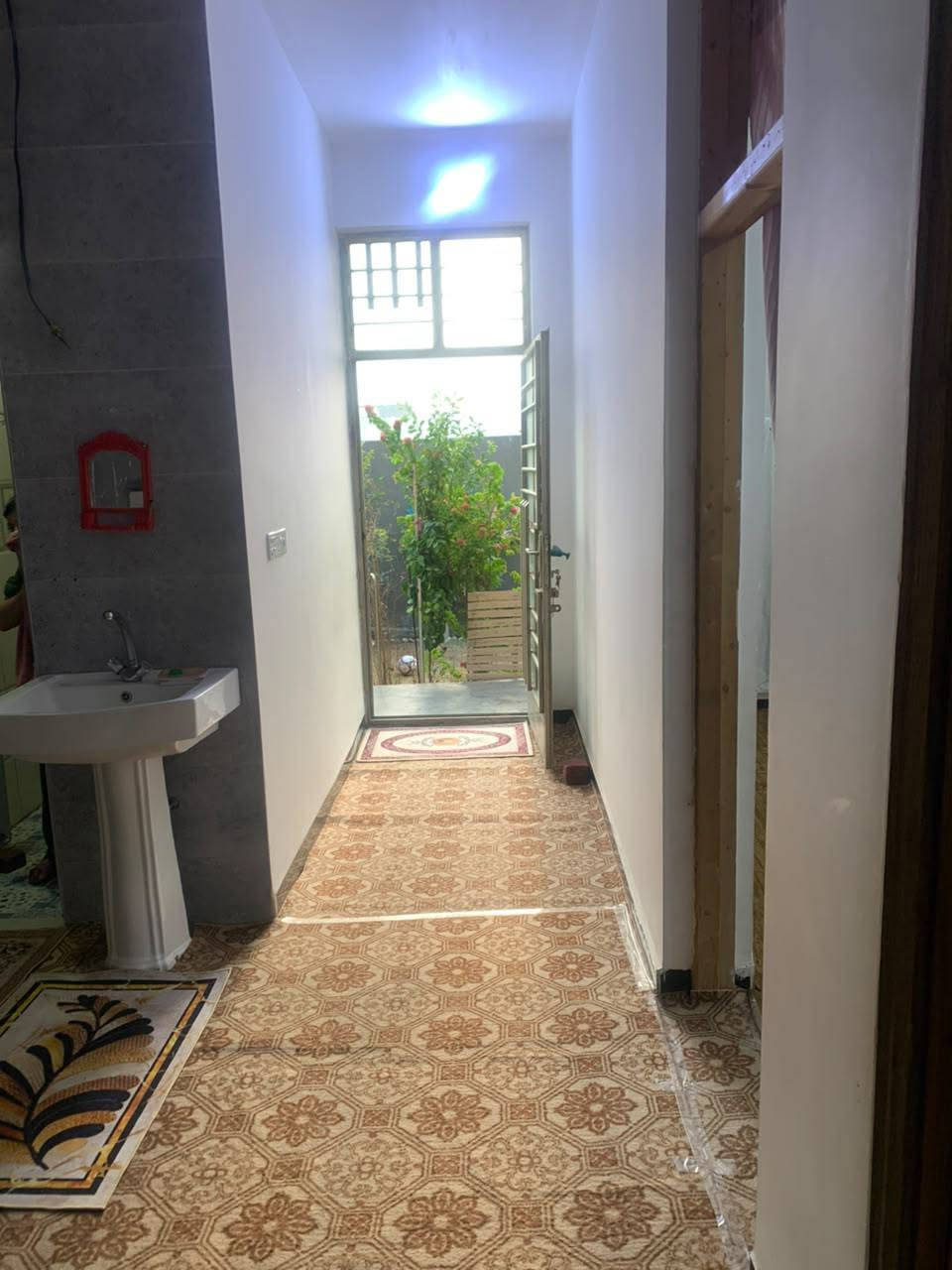 🏡 للبيع بيت بغداد جسر ديالى منطقة الوردية 
📍 الموقع: شارع ماهر /قرب ماركت الربيعي 
📐 المساحة: 200 متر
📄 عقد 117
🏠 الواجهة: 10 متر
📏 النزال: 20 متر
✅ فول خدمات
بناء بلوك گلب ..يتكون البيت من حديقه وكراج واستقبال وهول وغرفتين نوم وصاله ومطبخ وصحيات خارجيه وداخليه...الارضيه بورسلين 
السعر 75وبي مجال للشراي
للاستفسار والتواصل:
📞 ‏‪***********‬‏
