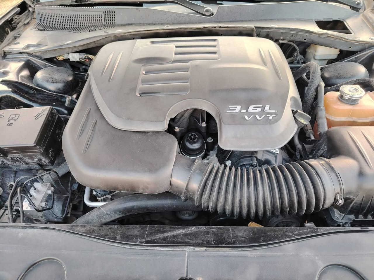 السلام عليكم جارجر 2014 اصل بسمي محرك 3600 دواخل عسلي حادثها جاملغ وبنيد وبيها مكانات صبغ اثر شخوط سياره جاهزه بيع او مراوس   السعر 135 وبيها مجال  مكاني ذي قار مركز ***********
