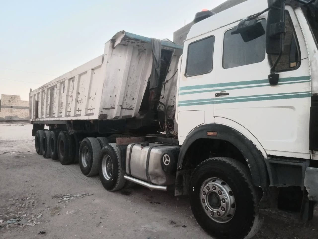 سلام عليكم للبيع سياره اللبي موديل 89  مكينه 35  تيربو كير 130  مجموعه جيئف   رباط 24   راس او عربانه   عربانه باب طين 4 دناكير  ثلاث للوحات نجف  قلاب  لاتصال على لارقام ***********

