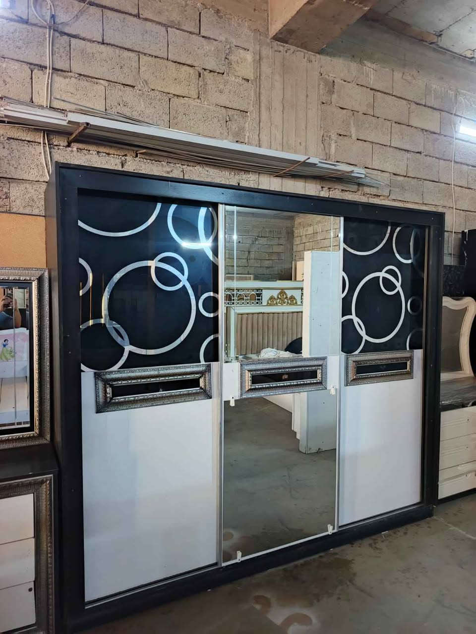 غرفة نوم تركي اسود وابيض 5 قطع نضيفه عنوان كركوك شراي يخابر 
*********** كركوك, العراق
