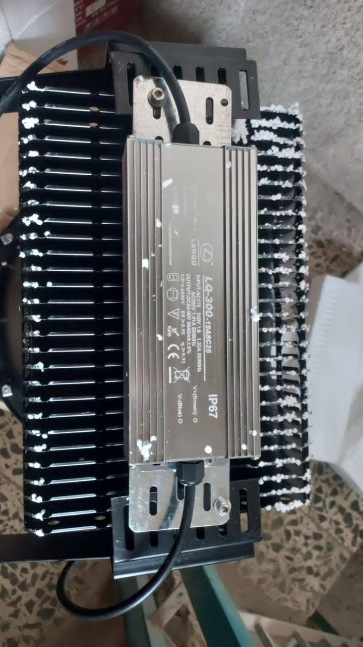 بروجكتر توجيه 

يستخدم للارتفاعات العاليه 

ذو كفائه واناره حقيقيه 

500 واط 

600 واط 

1000 واط 

بغداد / الشورجه / عكد النصارى/ خلف دائره الكهرباء 
***********
