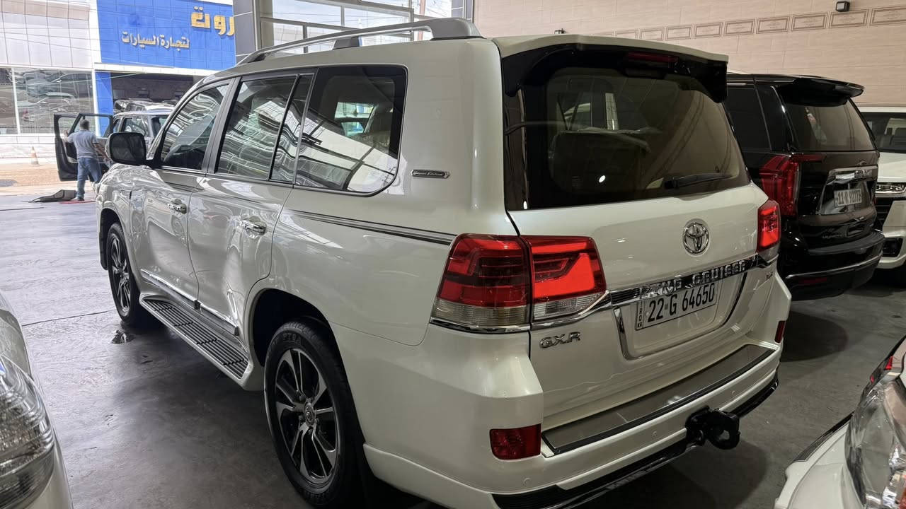 لاندكروز 2021
السلام عليكم 
لاندكروز 2021 شركات مكملة مواصفات الساز الاصلية 
ماشية 66 الف 
صندوك كهرباء 
كراسي كهرباء 
4 كامرات 
فتحة سقف 
شاشة جبيرة 
لايت اسود 
حساس امامي خلفي 
ويل جبير تاير دونلوب 
شاشات خلفية 
3 قطع تبريد 
تحكات ستيرن 
مري شفط 
 ستوب لايت 
لحية خلفية 

السيارة جديدة كلش سونارها داخل لمنشور 

السعر 51،200 

***********
