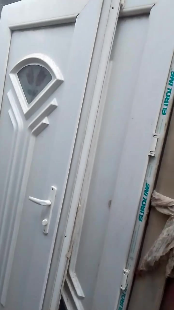 بيبان بلاستك للبيع تفصال صارلهن3سنوات والله نضيفات شخط مابيهن ***********
