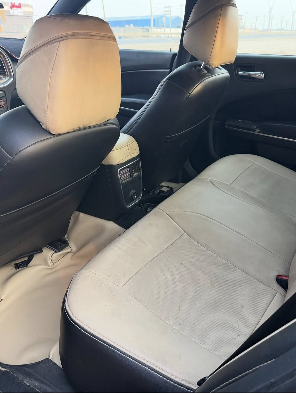 السلام عليكم 

دوج جارجر 2013 وارد امريكي بصرة تحويل ثاني يوم 

4 قطع تبديل 
الفحص ويه الصور موجود حتى لحد يسألني شبيه كلشي كدامك

مكينه كير تبريد حداده كله مكفول وعلى فحص 

شاشة جبيرة 
كامره خلفيه 
كير ماوس 8 نمر
تخم تاير جديد بالكارتون 

حداده امامي كارتون 

عربانه خلفيه مال 23 هيه والاكسل 

السيارة جاهزه للاخير من كل نواحي 
 
ولا كلوب مشتغل بالعينه 

مامشتغله خط ابدآ 

السعر 135 ومجال بسيط للشراي 

*********** 
0️⃣7️⃣7️⃣2️⃣1️⃣3️⃣3️⃣9️⃣9️⃣2️⃣7️⃣
