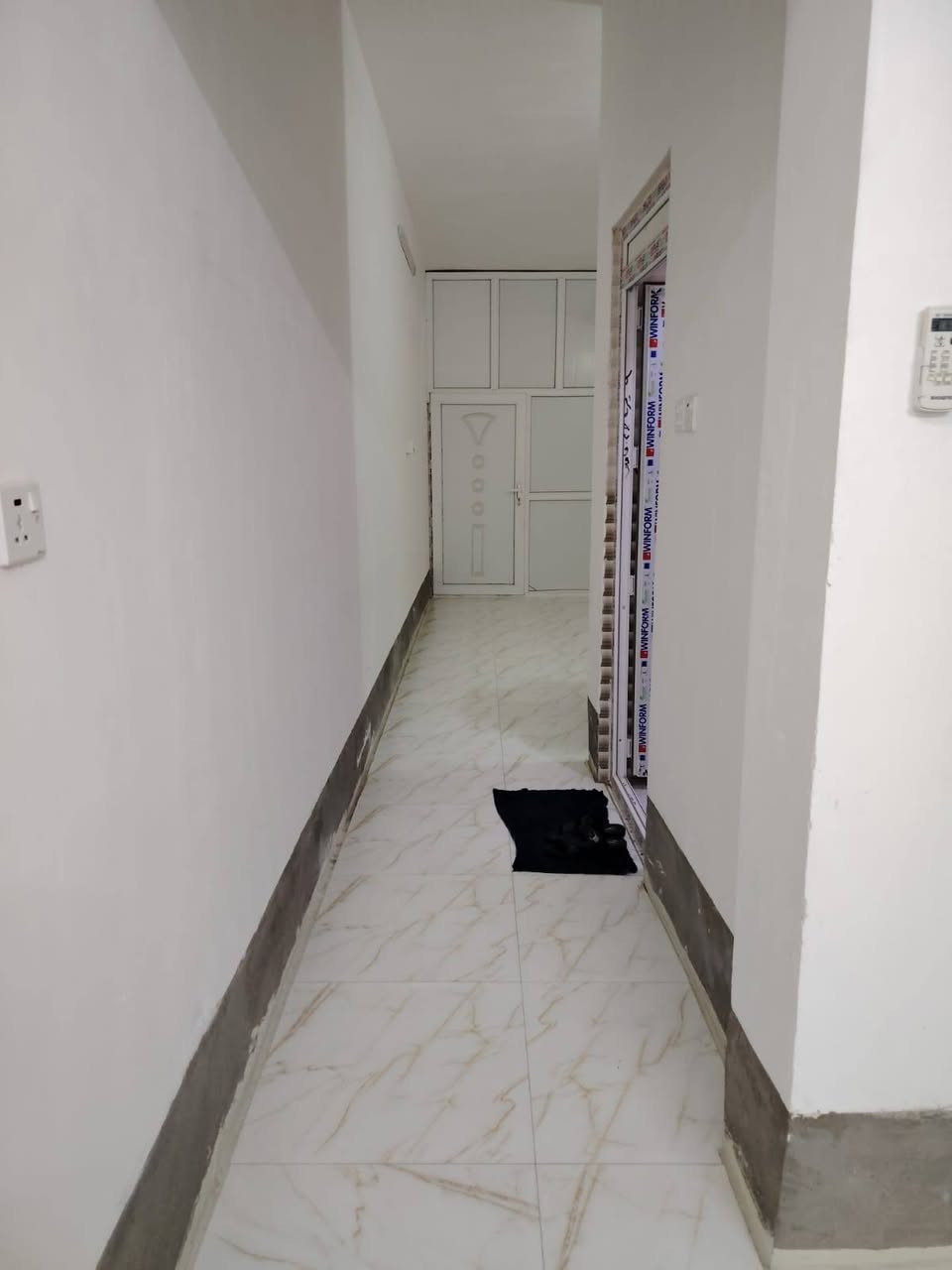 بيت في حي الميلاد 100 واجهه ٥متر في نزال ٢٠متر الطابق الارضي غرفه نوم وصاله هي صاله هي مطبخ واستقبال وصحيات داخليه وخارجيه الطابق الاول غرفه نوم وصحيات وصاله ومخزن وسطح *********** واتساب
