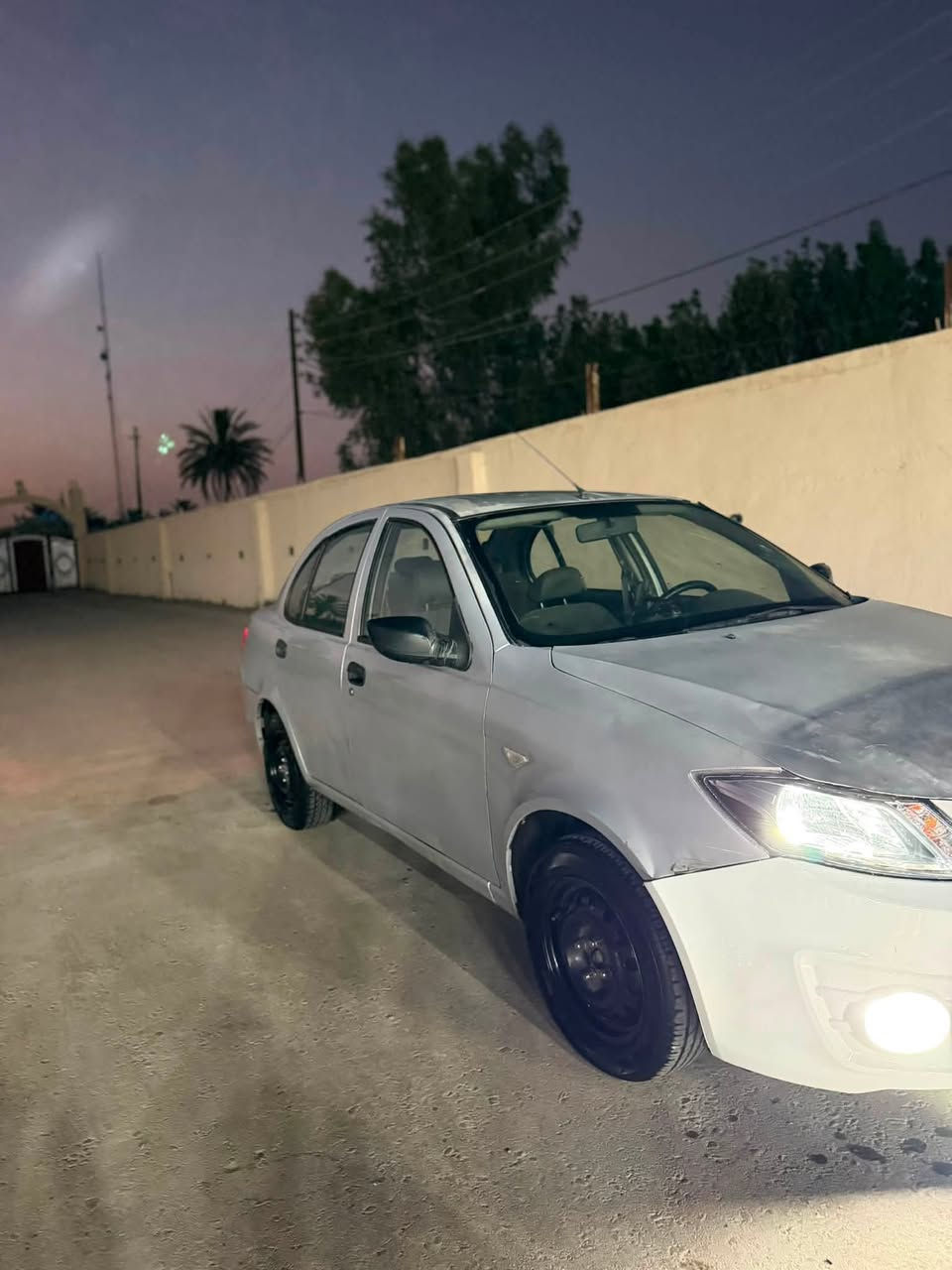 السلام وعليكم
ساينا 2019 
سيارة حلوة صح بيها ملاحظات بسيطة 
تبريد منظومة جديدة 
باتري جديد
تخم تاير جديد 
كير و محرك نضاف 
صدر نضيف  سنوية ساقطة بشهر 11 

*********** واتس 
***********
