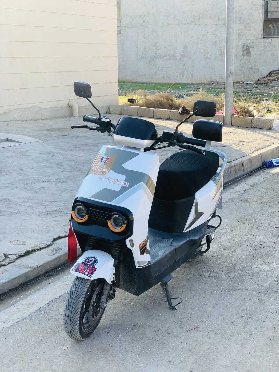 ماطور 318 
بطريات 6 
ملف 2000 
ماطور حلو نضيف 
مستعمل شهرين 
السعر 580 وبي مجال 
التواصل ***********
