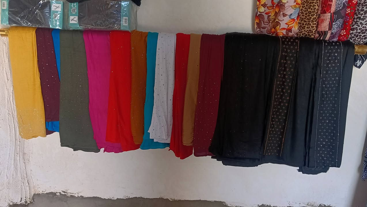 نعلن لكم عن وصول تشكيلة جديدة ومميزة من الأقمشة الفاخرة التي تلبي كافة الأذواق، حيث نحرص دائماً على توفير أجود الخامات بأسعار تنافسية.
​تتضمن تشكيلتنا لهذا الموسم:
​أقمشة الكشمير: تتوفر لدينا خيارات متنوعة بجودة عالية، بأسعار تبدأ من 5,000 دينار وتصل إلى 6,000 دينار للقطعة.
​أقمشة السيواي: نوفر لكم القطعة بسعر 5,000 دينار.
​أقمشة الكريشة: تتوفر لدينا بسعر 6,000 دينار للقطعة.
​الشيلات: تشكيلة واسعة من الألوان والتصاميم بأسعار مناسبة جداً (1,500، 3,000، 4,000، و5,000 دينار).
​نحن بانتظاركم في موقعنا:
العنوان: مجاور روضة سلطان، مقابل مدرسة رفيدة.
​للطلب أو للمزيد من الاستفسار، يسعدنا تواصلكم معنا عبر الاتصال بالرقم التالي:
***********
