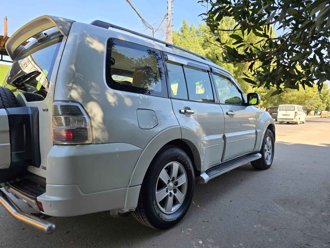 السلام عليكم
باجيرو حبتور 2008 فول مواصفات (1/1)
دمام فتحه كشن جلد وكهرباء مري كهرباء وشفط تحكم ستيرن شاشه اعطال فور ويل محرك 3000 بلاد شاد بيها منضومه غاز تبريدها ثلج 3 قطع رقمها مميز سنويه بسمنا بيها فقط قطعه صبغ ( جاملغ امامي ) مكانها بغداد شارع فلسطين سعرها 117 
للامانه السيارة جاهزه بدون نقص واحله من الصور بهوايه 
للاتصال ***********
