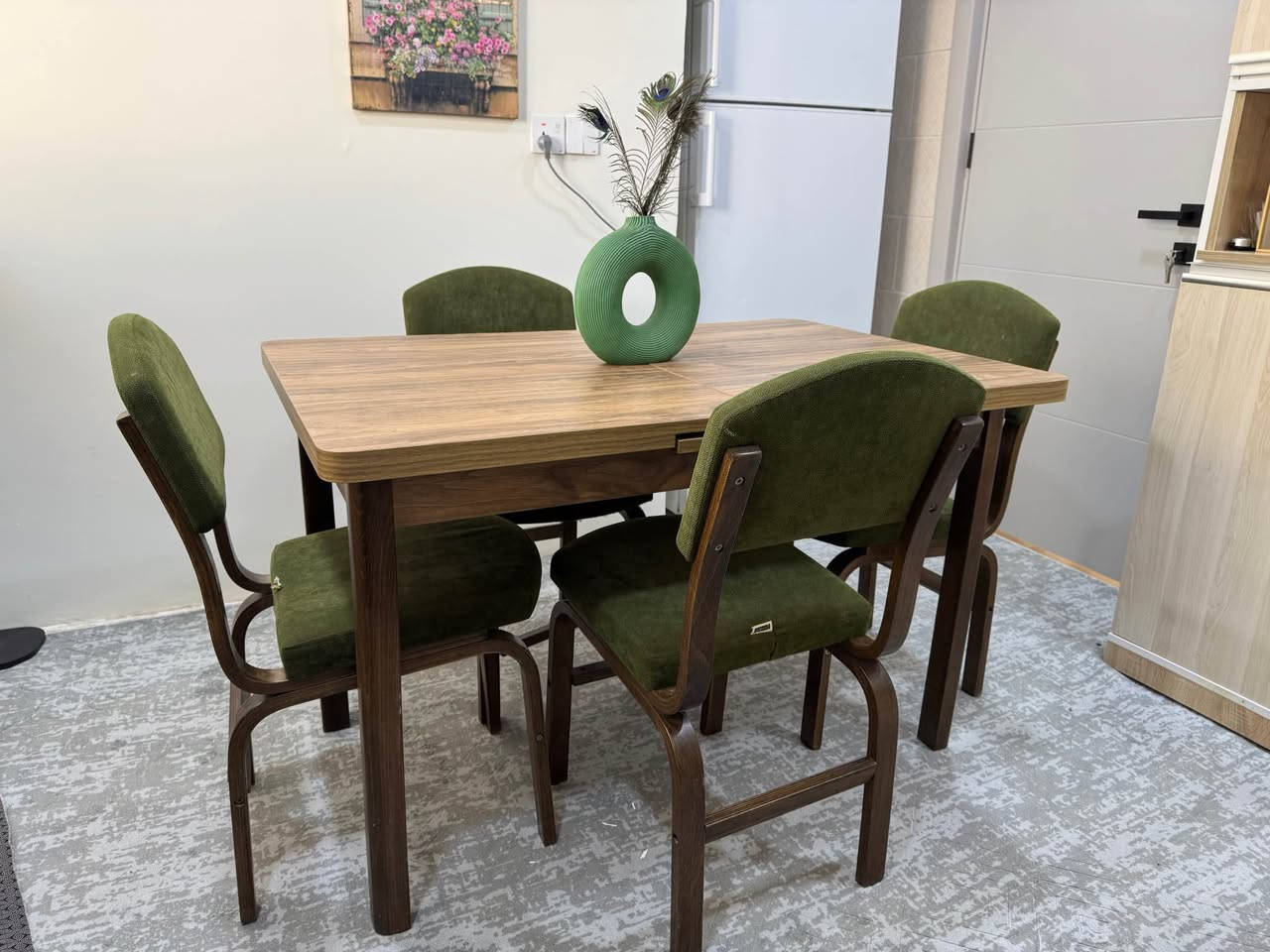 مێزو کورسی نان خواردن ٤ نەفەری
مارکەی ڤیلینز ی تورکی
لە بەیزا کڕیومە
٤٠٠$ م پێیاوە
لەبەر بێ شوێنی ئەیفرۆشم
سلێمانی
***********
نرخ/ ٢٠٠،٠٠٠ کەمێک معاملە السليمانية, العراق
