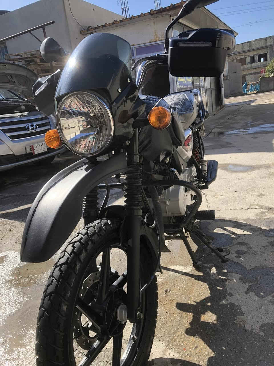 السلام عليكم 
للبيع دراجه بوكسر
موديل 2023/12/6
الدراجه نضيفه حيل استخدام شخصي
الدراجه امرقمه رقمه بابل
اللون اسود 
والنوع جبلي 
بيه تزويدات دبل اشاره 
واقيات لد 
هورن كوري مال سياره 
ماشيه 13735  الف
الله شاهد دهنه ابو 18 اديرله 
بانزين كل تفويلتين أو كل ثلاثه محسن 
يعني ايدي بيه تجي تفحص وشوف ابعينك قله اطلع بيه 
الدراجه ماطابه تصليح بهائي
السعر٢٦٧٥ بيه مجال حك الجيه
والموشراي لتعبني والرزق على الله
مكاني حله مركز مدينه
الرقم/***********
انه مكفل في بيعه
