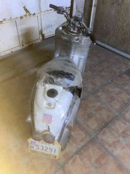 كلاسك (عبد الحليم) دراجه جانت عندي تشك الكاع شك بس طفت وما اعرف شبيها أبيعها عل وضعها
تجي تحمل وتروح سعر 100 قفل قفل قفل مايعجبك السعر اعبر المنشور
مكاني الأمين الثانيه 
***********
