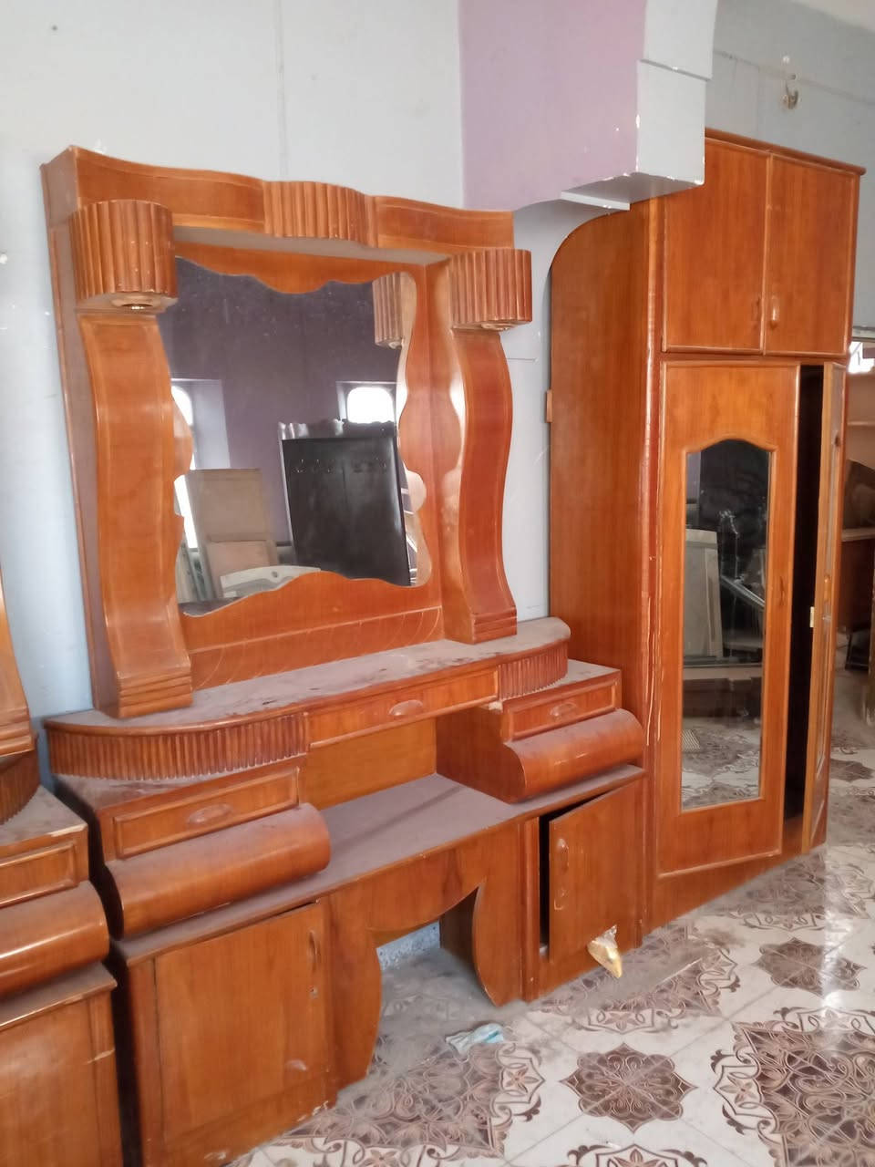 غرفه نوم صاج تفصال  نضيفه كلش لبيع الاستفسار
***********
