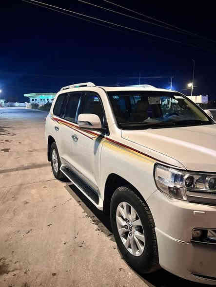 سلام عليكم
لاندكروز 17 افطيم اصل 

مكفوله كفاله عامه من البارد والصبغ والتبديل 
السياره جديده بمعنى الكلمة 
فول مواصفات 
تشغيل عن بعد 
مري شفط 
كشنات جلد 
كشنات كهرباء 
السياره ماشيه 109الف اصل 
تخم تاير جديد 
سعر 510 وبيه مجال بسيط  حك الجيه 
الرقم ***********
