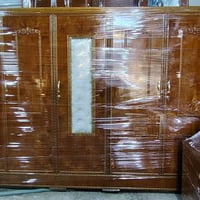 غرفة أم ال • 5 باب • مستعملة