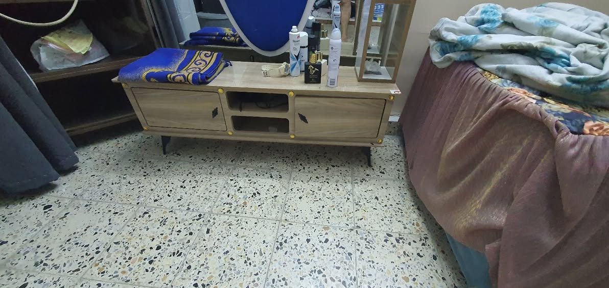 كونفيره مستعمله نضيفه شغاله سعر 110 بيه مجال نوع برفاب وميز تلفزيون سعره 25 بي مجال بسيط مكاني كريعات رقمي ***********
