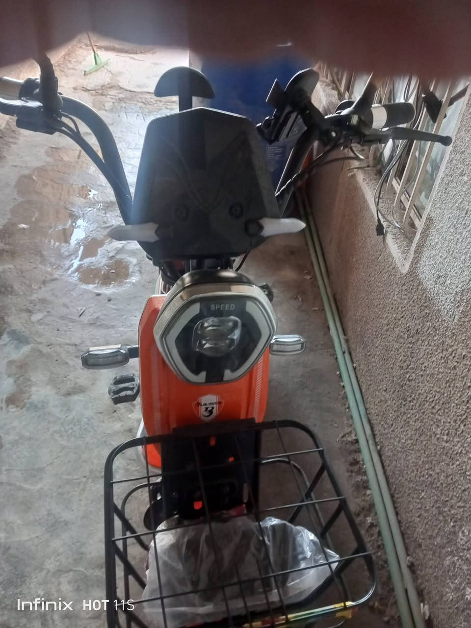 دراجة شحن للبيع موديل 24حجم 20نضيفه بصمه وسويج والشاشه والشاحنه تشتغل عن بعد  بطاريات نضيفه كلش مابيها اي نقص السعر 225وبيها مجال الاتصال على الرقم ***********مسيب
