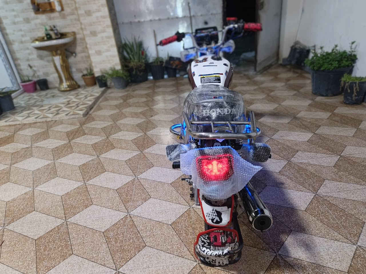 ♦1-السلام عليكم ايراني سيفان  موديل (2022) س550 اوراقه كامله 

♦2- موطور 150cc دراجه على وضع بلاد  محرك بلادي نص نكر📍

♦3- دراجه كلشي بيه شغال كهربائية هندر صلف مزوده  كلجات رياضي نشره ام ريومت ما ممدود عليه صبنه

♦3- خرسه ما بيه صوت نكره بكل وقت  شلعه معدل موطور صاروخ 

♦4- سوي نفسك لوتي او غشيم لا اطب لين مال جنايه كلش نضيف يجيب وياك 100 مصلح  📍

♦5- السعر((550)) بيه مجال او مرواس شعندك تعال خاص 📍

      🏠مكاني الفلوجه🏠


**إذا كنت صاحب هذا الإعلان وتريد حذفه لأي سبب، رجاءا أرسل رسالة إلى الدعم الفني**