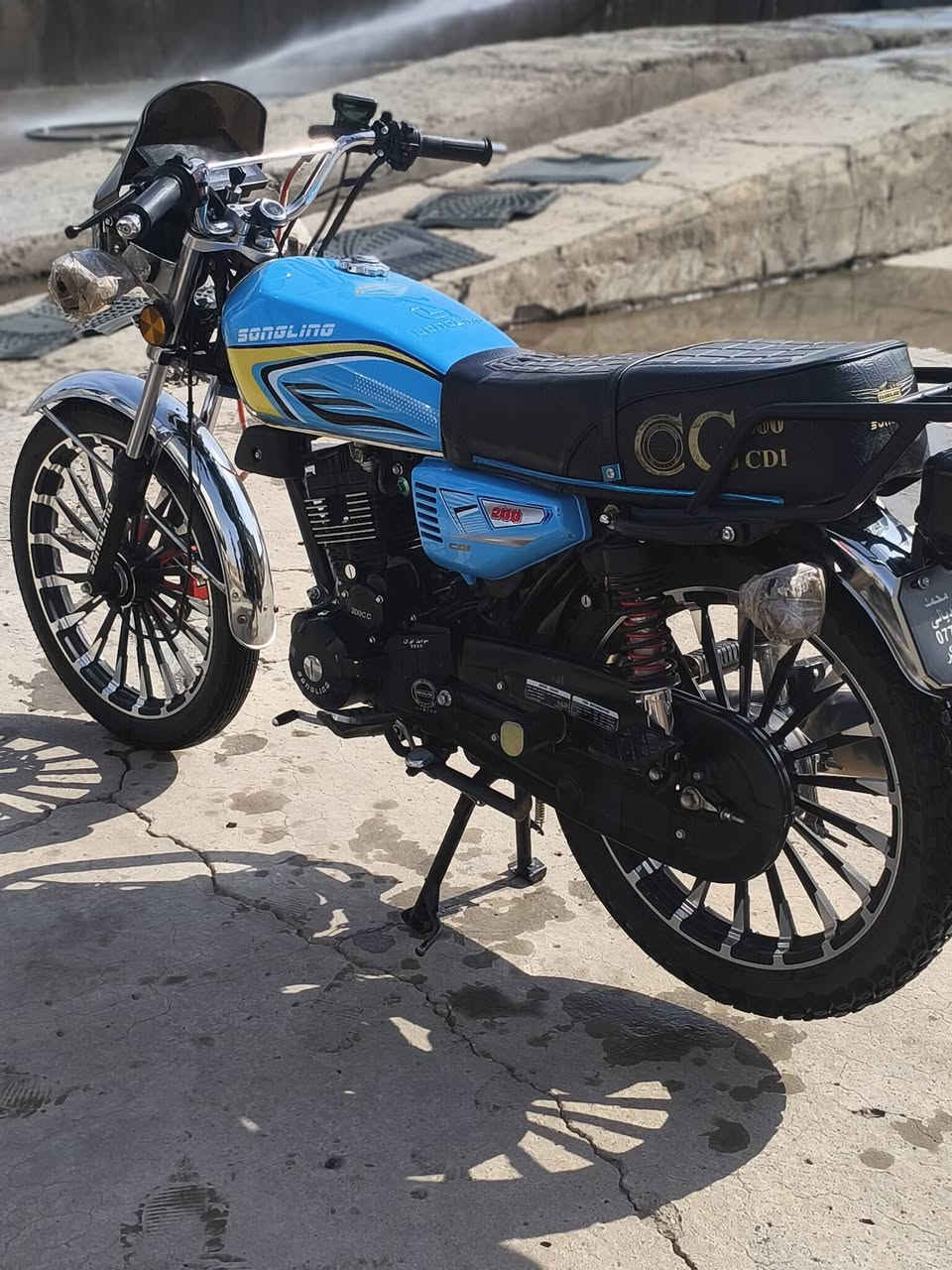 السلام عليكم
دراجه  موديل 26  مكفوله كفاله عامه للبيع فقط دراجه حلوه  مكينه خير من الله200 دراجه على كل عيب مابيه مكاني  حمرين ***********
